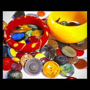 BAKELITE VINTAGE BANGLE BRACELETS & BUTTONS